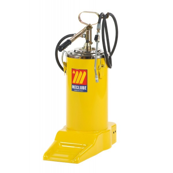 Manual grease pump