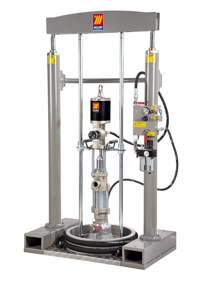 Hydraulische framelift voor olievaten met pomp